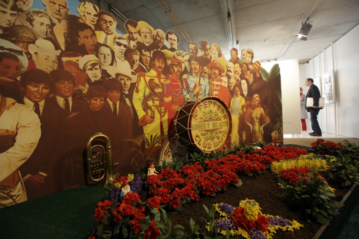 Sgt. Pepper - The album cover - Goldmine Magazine: Record Collector & Music Memorabilia