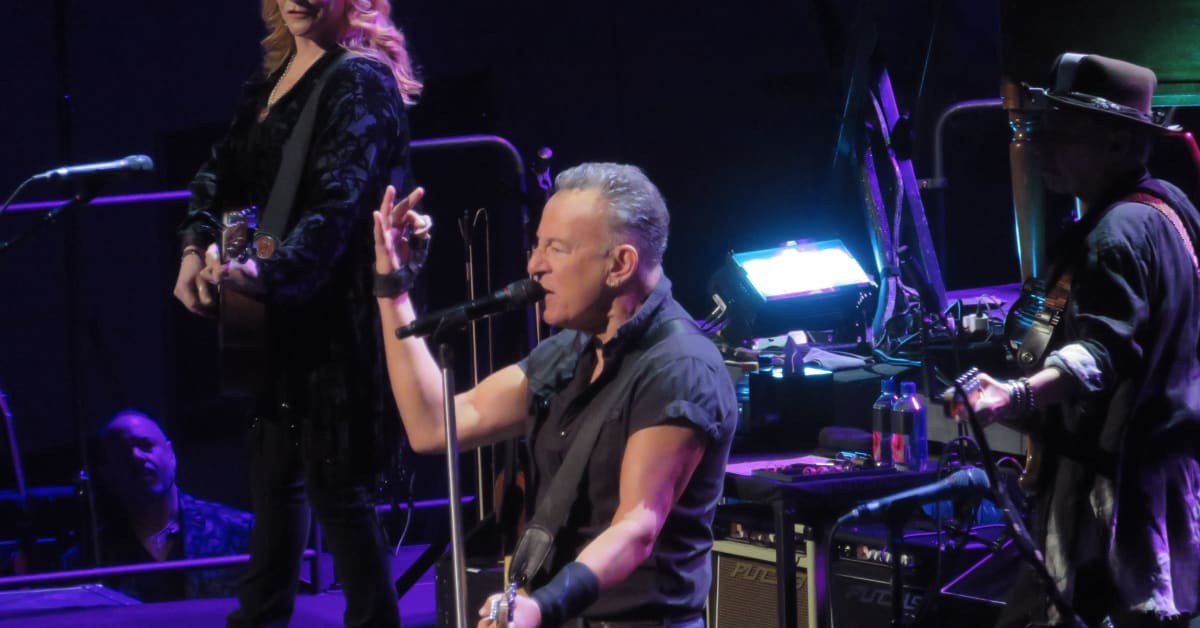 Bruce Springsteen performs pure, unadulterated rock and roll show in