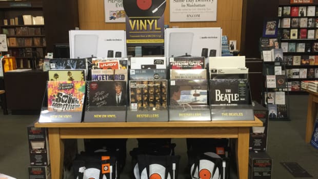 An up-front vinyl records display in Barnes & Noble. Photo courtesy of Barnes & Noble