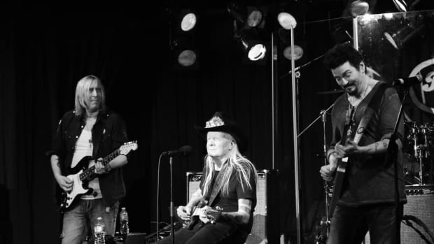 Johnny Winter is flanked by fellow guitarists Paul Nelson (left) and Mike Zito. (Photo by Chris M. Junior)