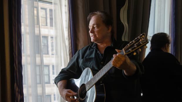 A pensive Marty Balin strums his Martin guitar inside his New York hotel room on Park Avenue South in October 2015 (photo by Chris M. Junior).