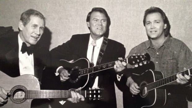  (L to R): Chet Atkins, Glen Campbell and Steve Wariner. Courtesy of 117 Ent. Group.