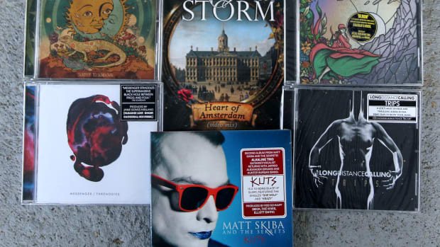 Giveaway of 7" vinyl from The Gentle Storm; CDs from Haken, Three Trapped Tigers, Riverside, Spiritual Beggars, Caligula's Horse, Messenger, Matt Skiba and the Sekrets and Long Distance Calling; postcards Haken and Messenger (autographed); and Next to None logo sticker.