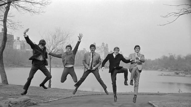  The origianal caption for this photo at the time of its March 4, 1964 publication in the New York City press read: “The Dave Clark Five, the latest British rock’n’rollers to visit these shores, demonstrate their joy at the spring-like weather in Central Park in this photograph. The five, who have recently leaped past The Beatles in popularity in their homeland, appear on the Ed Sullivan television show on March 8. The Beatles recently scored stateside triumphs on the show. Left to right are Rick Huxley, Denis Payton, Dave Clark, Lenny Davidson and Mike Smith.” Bettmann / Contributor / Bettmann / Getty Images.