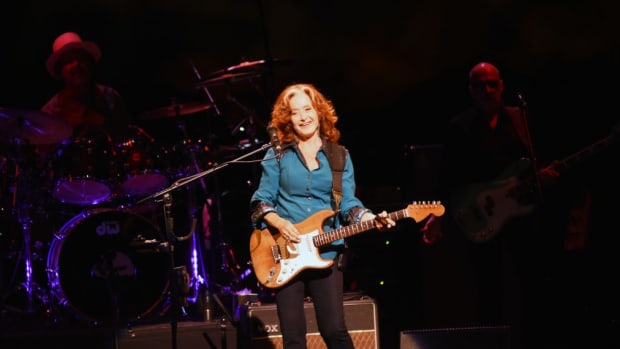 Bonnie Raitt in action Aug. 13 at the New Jersey Performing Arts Center in Newark, N.J. (Photo by Chris M. Junior)