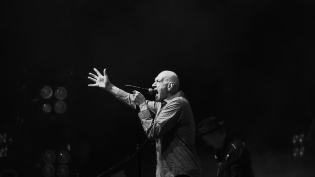 Peter Garrett (foreground) and Jim Moginie are pictured onstage at New York City’s Hammerstein Ballroom on Sunday, June 19th. (Photo by Ian Laidlaw)