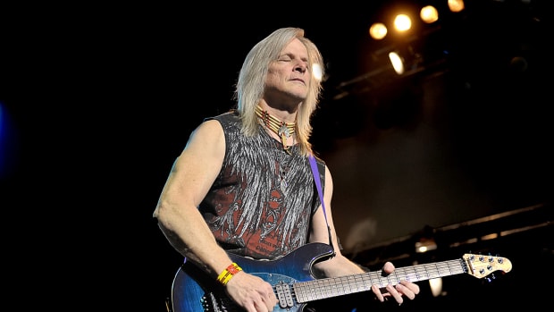 Steve Morse performs with Deep Purple, 2011