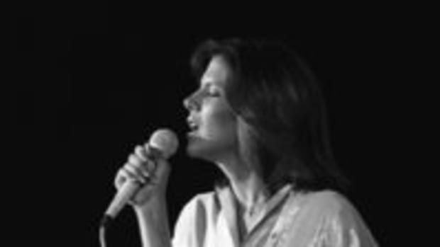  Debby Boone onstage in earlier years. Photo courtesy of DebbyBoone.com
