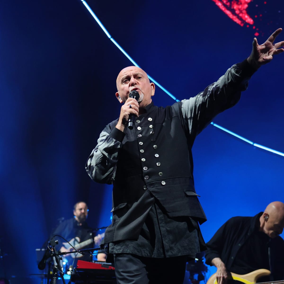 CONCERT REVIEW : Peter Gabriel Rocks the Hydro with I/O Tour - A