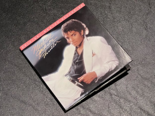 Review of the Michael Jackson's album Thriller between 21 versions  including Vinyls, CDs, cassettes, SACD, Streaming, MOFI releases, 360RA