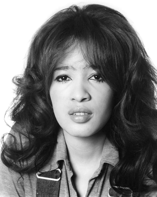 Ronnie_Spector_1971_BW -publicity photo