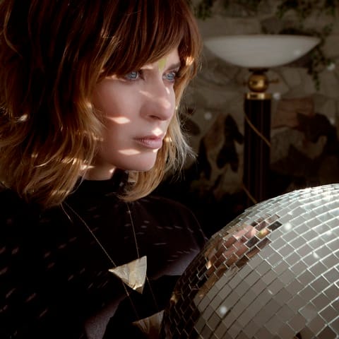 Nicole Atkins performed a fantastic set at King Tut’s Wah Wah Hut in Glasgow on Friday, October 17th. (Photo by Jennifer Tzar)