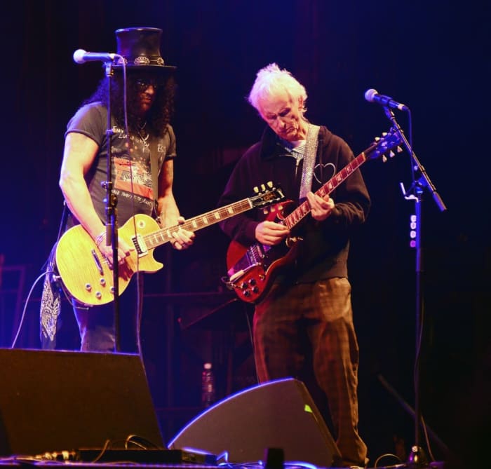 Slash (left) and Robby Krieger trade licks during the Jimi Hendrix concert tribute. (Photo by Chris M. Junior)