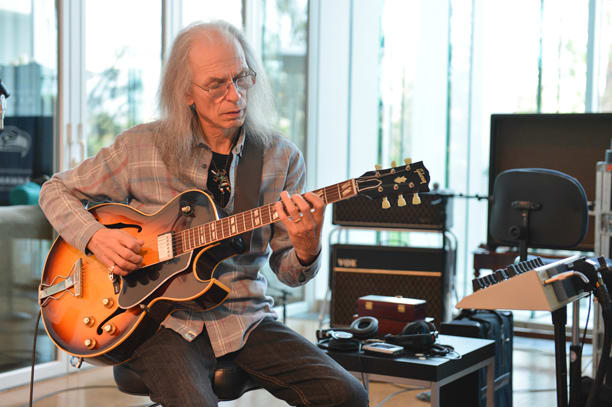Steve Howe publicity photo courtesy Frontiers Records