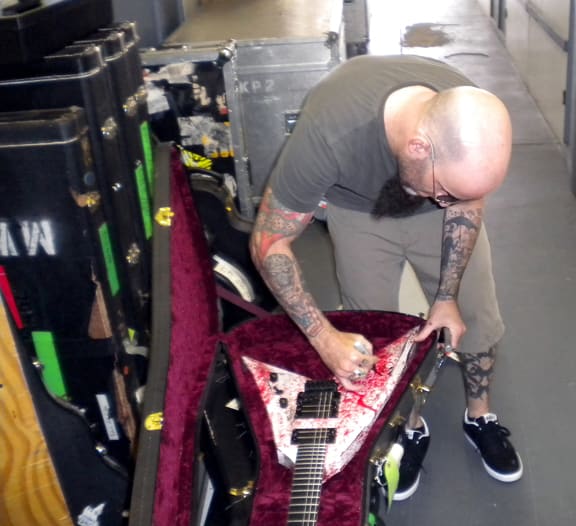 Scott Ian Anthrax signs guitar Backstage Auctions