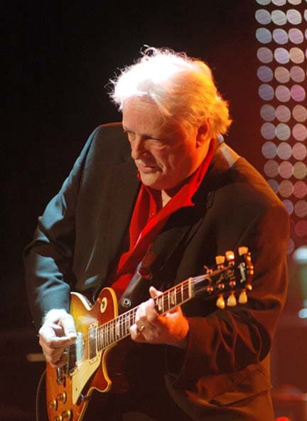 Dick Wagner performs