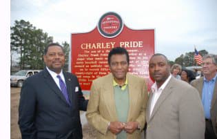 (Photo credit: Jeff Holder; L to R: MS Senator Robert Jackson, Charley Pride, MS Country Music Trail's Alex Thomas )