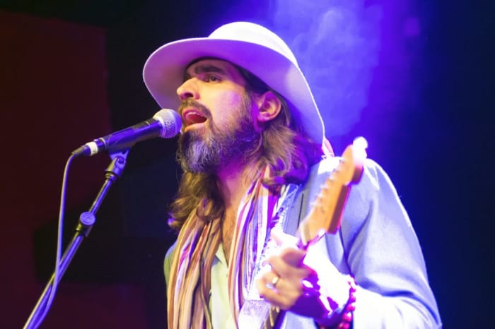 Ed Jurdi of The Band of Heathens belts out John Lennon's "Instant Karma." (Photo by Chris M. Junior)