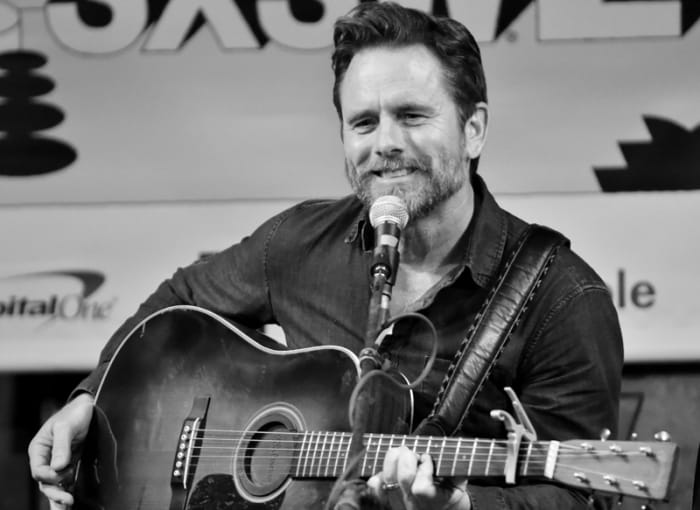 Charles Esten, who starred in the ABC series “Nashville,” onstage at Esther’s Follies on March 13. (Photo by Chris M. Junior)