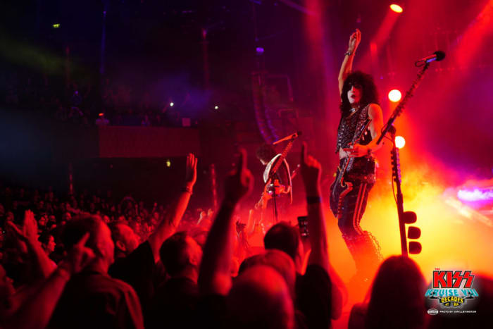 KISS Kruise makeup shows are always the highlight. Photo courtesy of Sixthman, by @willbyington © 2018.