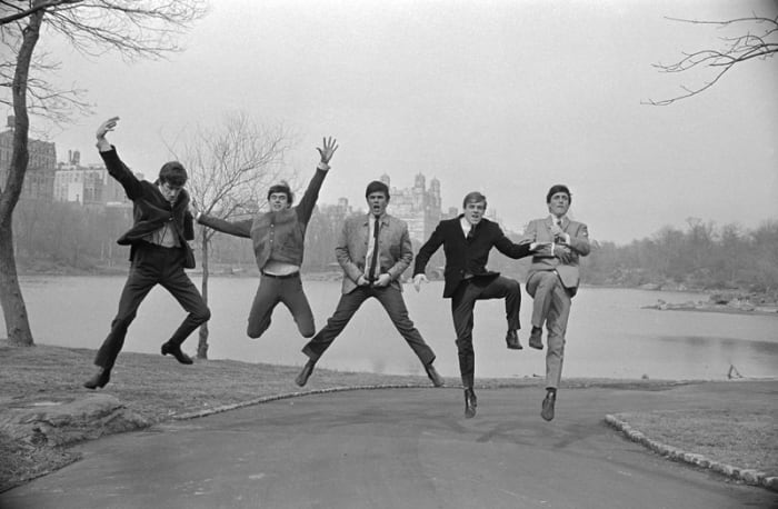 The origianal caption for this photo at the time of its March 4, 1964 publication in the New York City press read: “The Dave Clark Five, the latest British rock’n’rollers to visit these shores, demonstrate their joy at the spring-like weather in Central Park in this photograph. The five, who have recently leaped past The Beatles in popularity in their homeland, appear on the Ed Sullivan television show on March 8. The Beatles recently scored stateside triumphs on the show. Left to right are Rick Huxley, Denis Payton, Dave Clark, Lenny Davidson and Mike Smith.” Bettmann / Contributor / Bettmann / Getty Images.