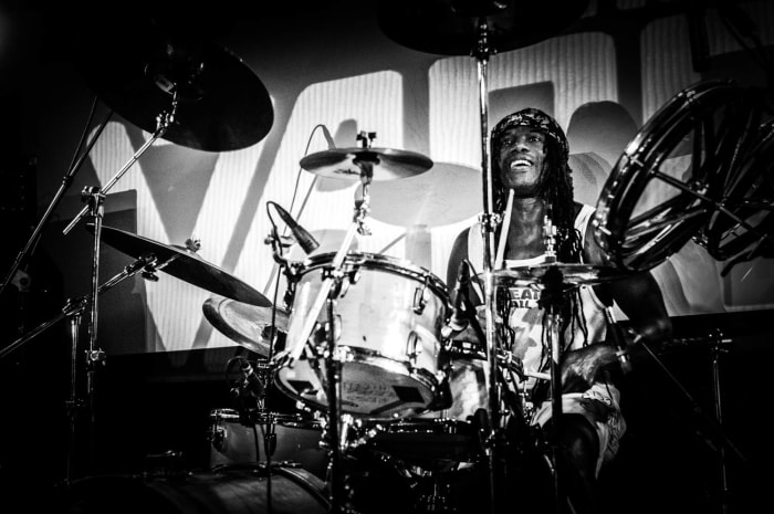 Michael Bowes gave an outstanding performance on drums for The Vapors. (Photo by Si Root: @siroot -https://www.instagram.com/siroot/)