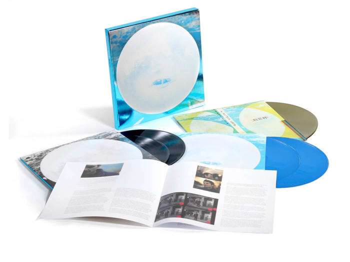 Limited to 6,000 copies, the 5-LP set of Summerteeth's Expanded Edition appends the original album with related studio outtakes, alternate versions, demos and a recording of a 1999 show.