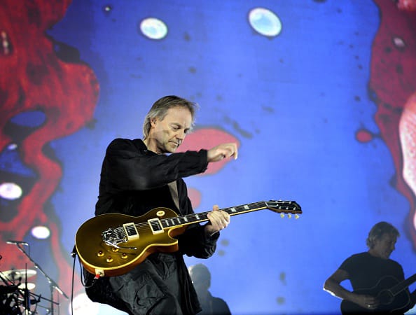 Snowy White performing with Roger Waters at The 02 Arena, London, England on May 19, 2008. Photo by Brian Rasic/Getty Images.