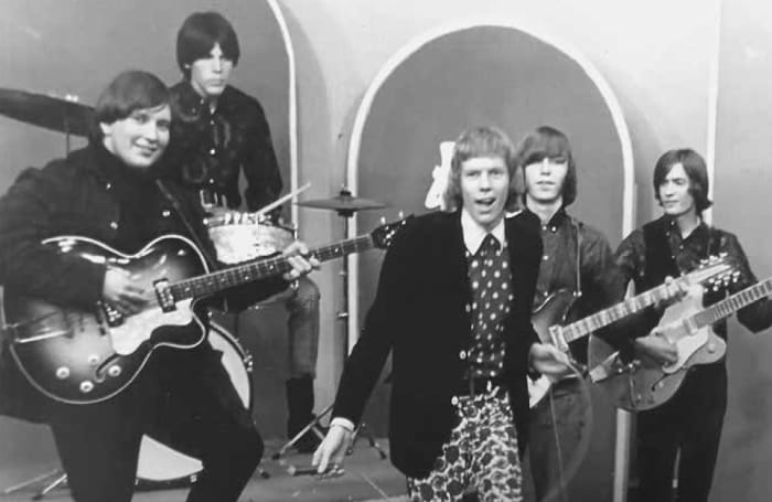 L to R: Burton Stahl, Bobby Avery, Jamie Lyons, Don “Tudor” Atkins, Rick Nesta, photo courtesy of Burton Stahl and Tony Renzoni