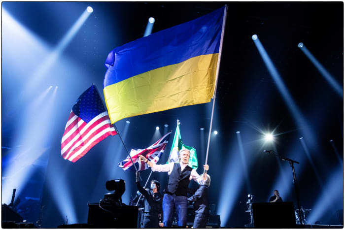 McCartney came out for the encore waving a Ukrainian national flag, while the other band members waved the Washington state flag, and the national flags of the U.S. and U.K. © MPL Communications Ltd/ Photographer: MJ Kim.