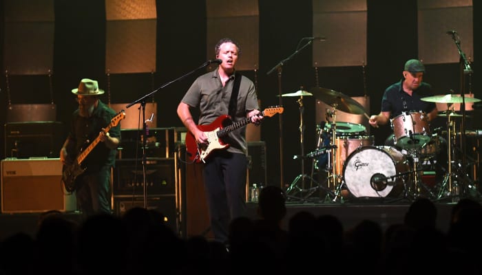 Jason Isbell (center) and the four-piece 400 Unit (featuring bassist Jimbo Hart and drummer Chad Gamble) in action Sept. 15 at The Met in Philadelphia. (Photo by Chris M. Junior)