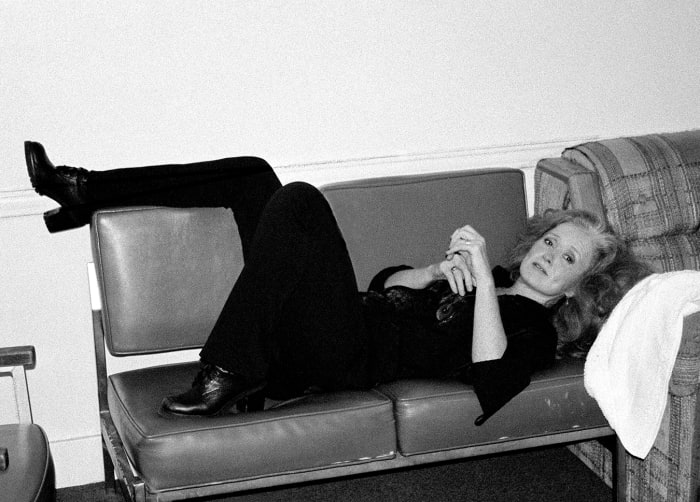 Bonnie Raitt, 1974. Santa Cruz, California — relaxing backstage at The Sierra Club. Photo by Graham Nash.