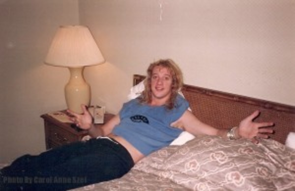 Jani Lane in bed Dallas 1-8-1990 witih watermark