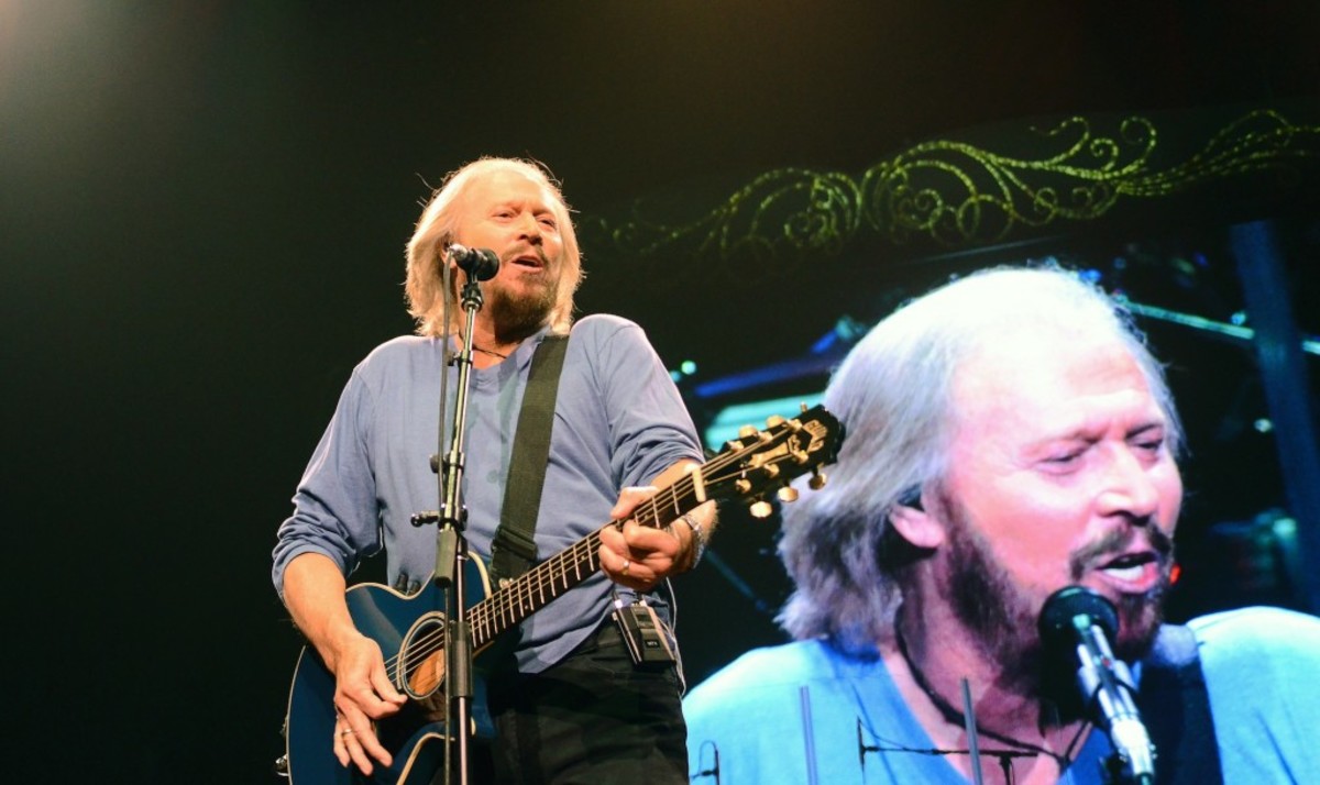 Barry Gibb played Bee Gees hits and rarities during his May 19 show at the Wells Fargo Center in Philadelphia. (Photo by Chris M. Junior)