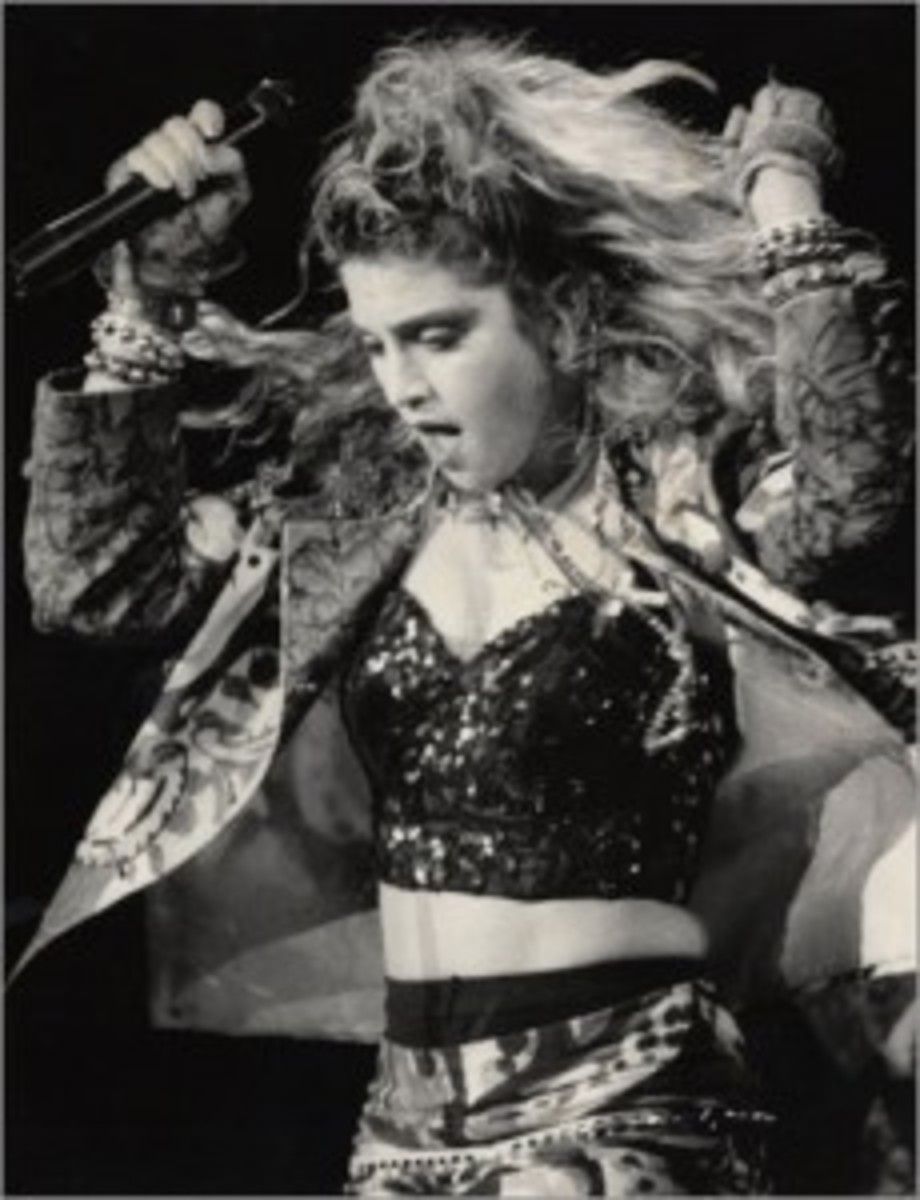 Madonna - live jump b-w