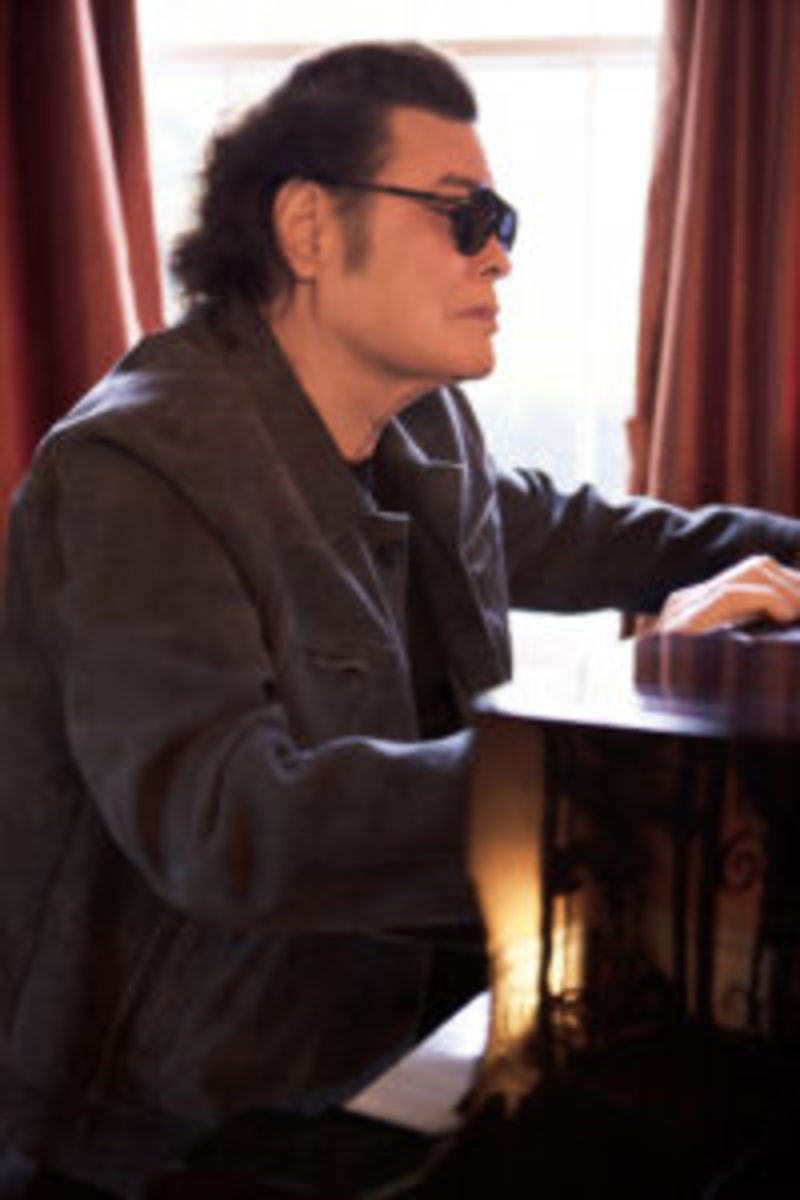  Ronnie Milsap at his piano. Photo by Allister Ann, courtesy of publicity.