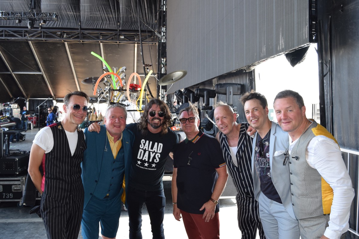  Squeeze with Dave Grohl in Louisville on Saturday, September 21st. Pictured left to right are Stephen Large, Glenn Tilbrook, Dave Grohl, Chris Difford, Simon Hanson, Sean Hurley and Steven Smith. (Photo by Cole Anderson)