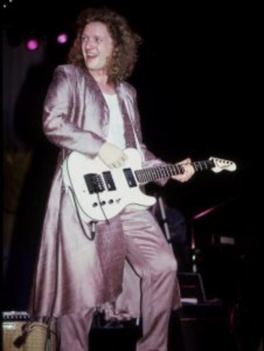 Glenn Tilbrook on tour with Squeeze in the 1980s. Photo taken on August 17, 1985, at Nassau Veterans Memorial Coliseum in Uniondale, N.Y., by Frank White.