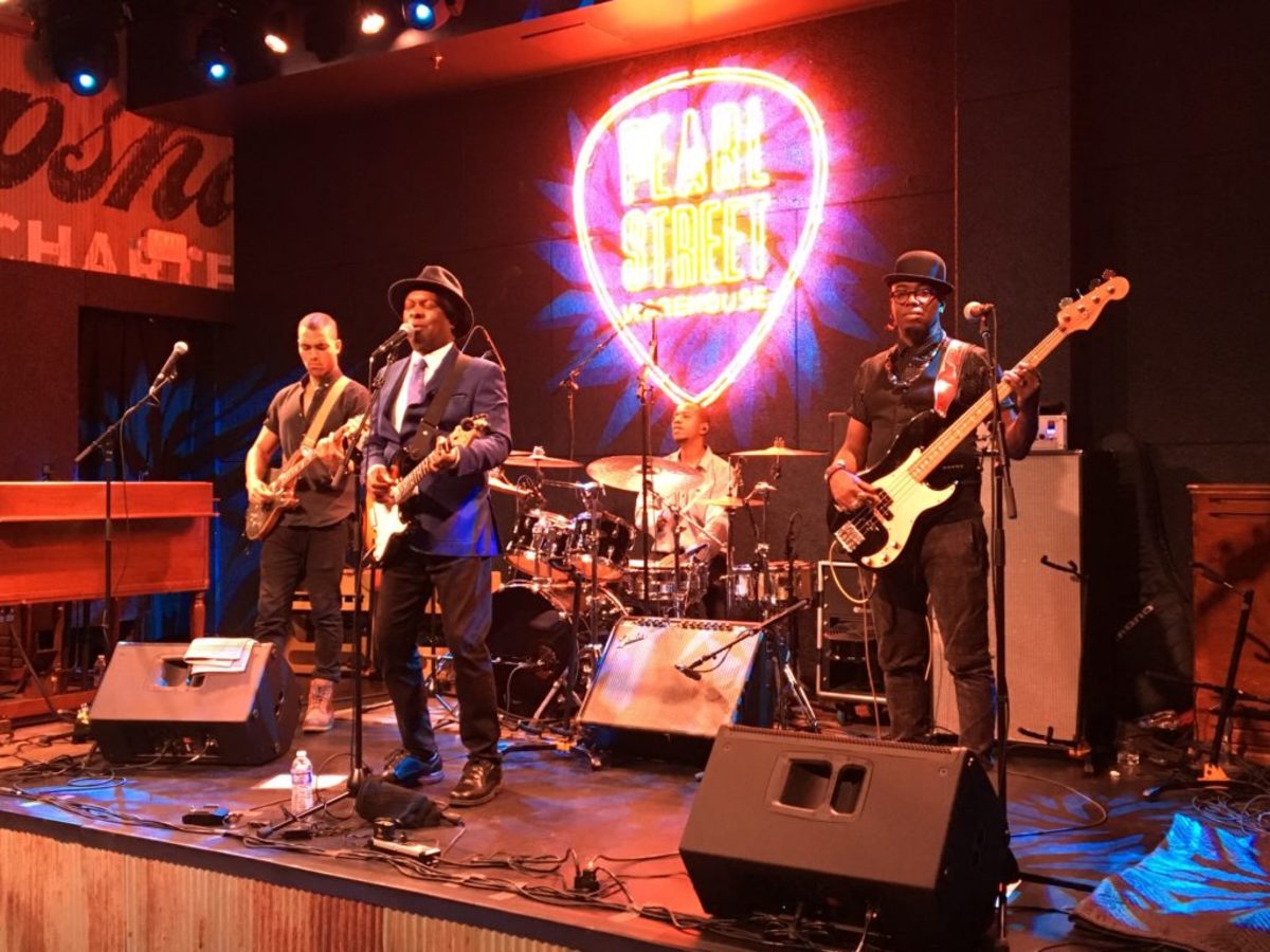  Booker T. Jones and his band rocked the night at one of DC’s new music venues, Pearl Street Warehouse. Photos courtesy of Doug Koztoski