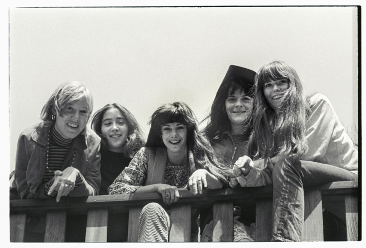  Ace of Cups in 1967 (L-R): Mary Ellen Simpson, Denise Kaufman, Diane Vitalich, Mary Gannon and Marla Hunt. Photo by Lisa Law/Courtesy of Shorefire Media.