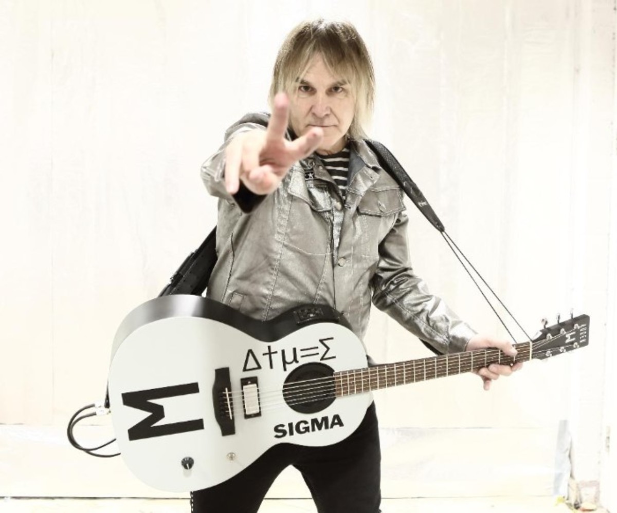  Mike Peters of The Alarm. Publicity Photo.