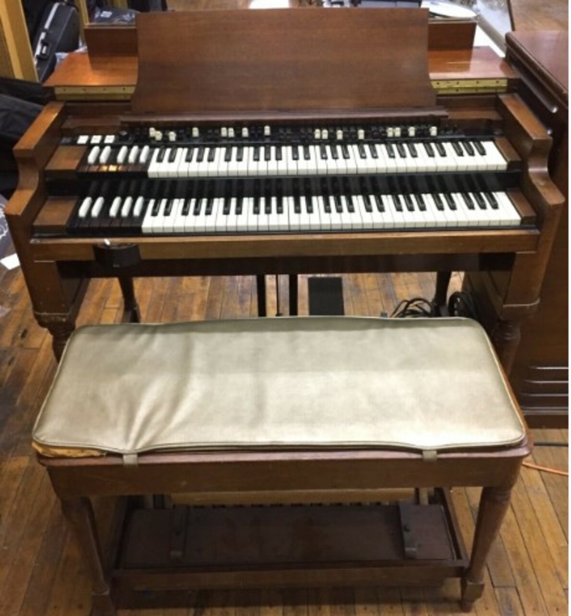 Hammond B2 organ