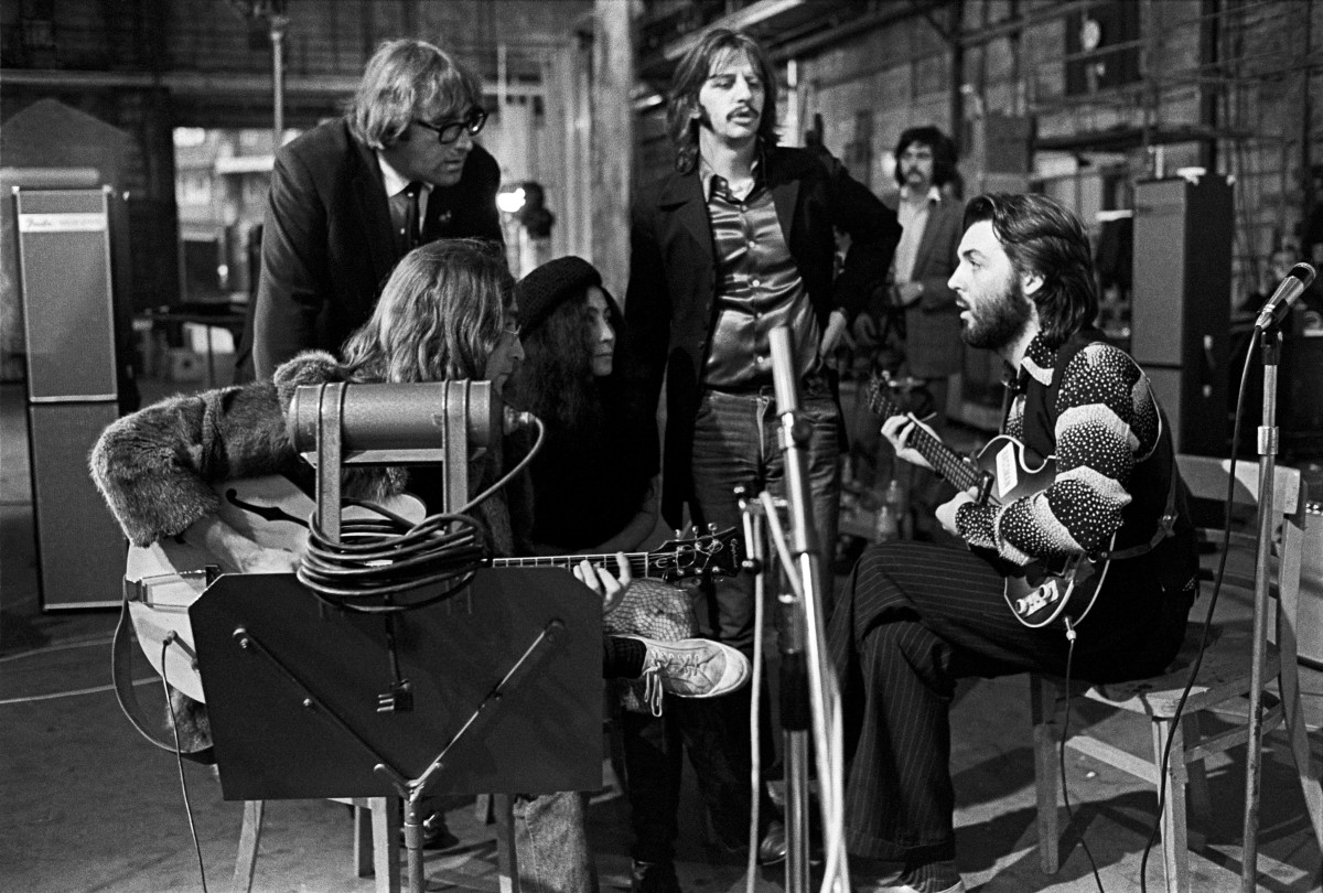 John, Mal Evans, Yoko Ono Lennon, Ringo, Paul-Twickenham Film Studios-Jan 13 1969-Ethan A. Russell�Apple Corps Ltd.