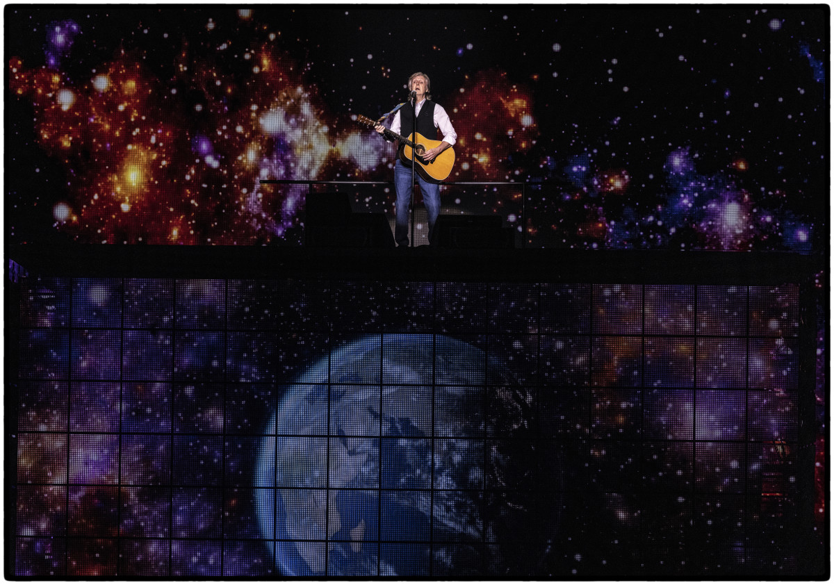 As McCartney played “Blackbird” solo on acoustic guitar, the part of the stage he was standing on began to rise, lifting him above the crowd, as the screens displayed pictures of a starlit sky and a dazzling full moon. © MPL Communications Ltd/ Photographer: MJ Kim.