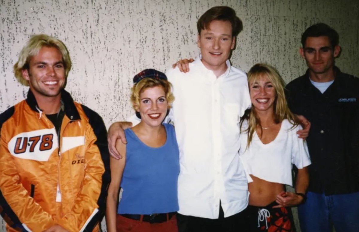 L to R: Chris Gorman, Tanya Donelly, Conan O’Brien, Gail Greenwood, Tom Gorman, October 7, 1993, photo courtesy of bellyofficial.com