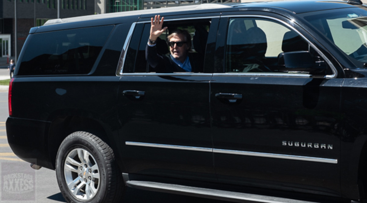 Show up early! Sir Paul arrives at the show with his usual wave to the fans.