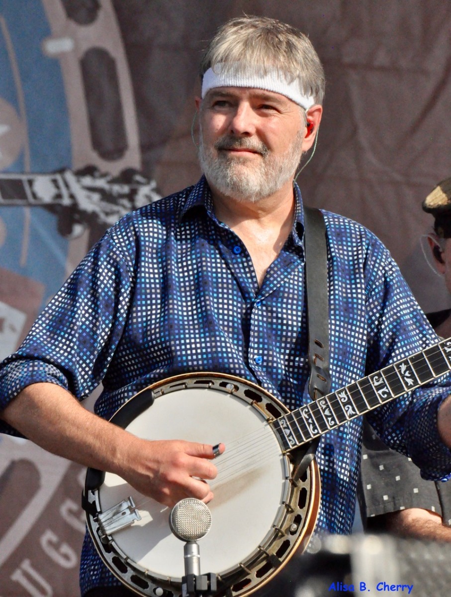 Bela Fleck performing at the first Earl Scruggs Music Festival in Mill Spring, NC on Friday, September 2, 2022. Photo by Alisa B. Cherry