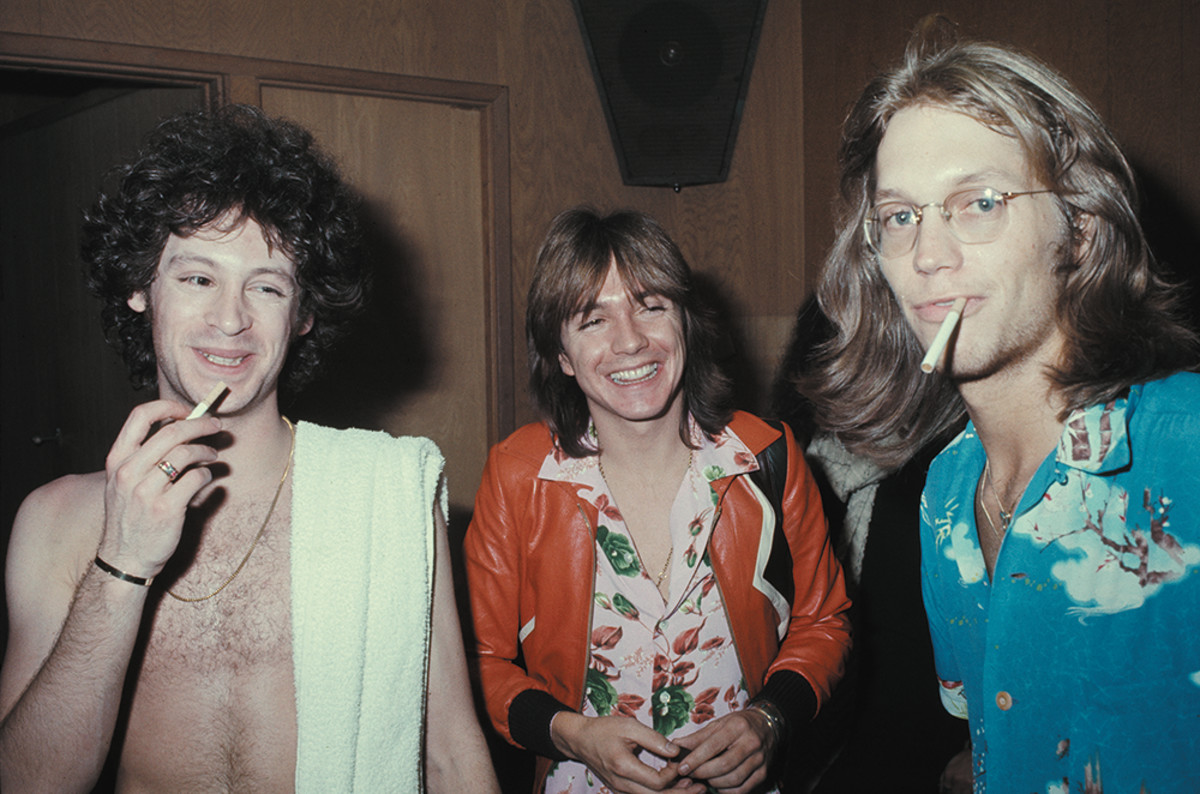 Rock singers hang out (L-R): Eric Carmen, David Cassidy (1950-2017) and Gerry Beckley, circa 1975. 