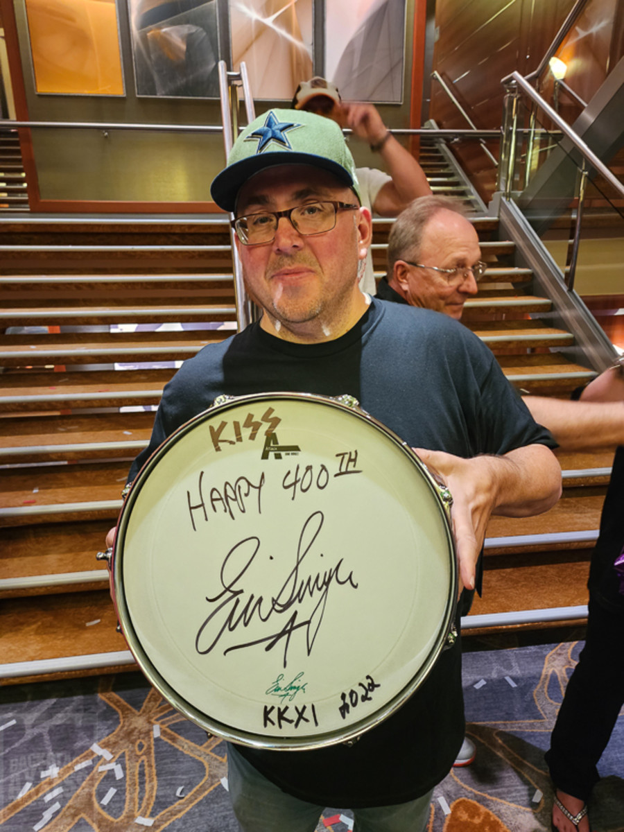 KISS superfan Russell Dannecker and his gifted snare drum, as it was Dannecker’s 400th KISS show