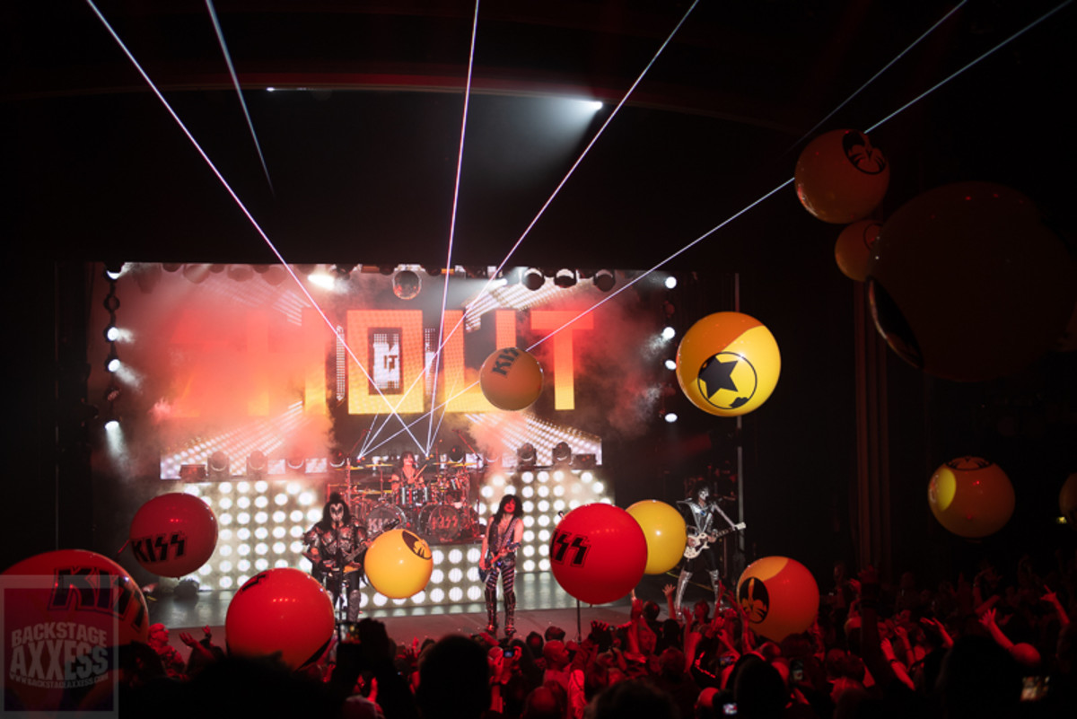 A ton of balloons were let go from the top of each balcony during “Shout It Out Loud.”